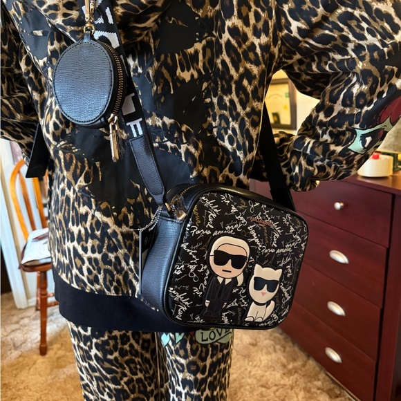 🔥 KARL LAGERFELD Black and White Crossbody/ Messenger with Guitar Strap. Unisex - Picture 7 of 8